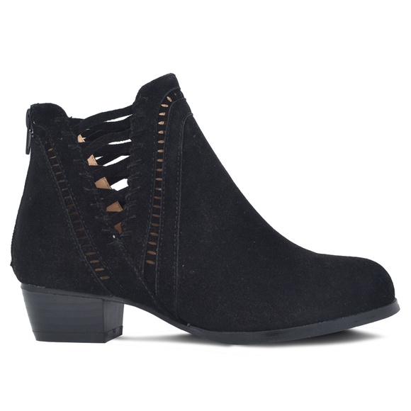Chase + Chloe Shoes - ⭐️ NEW Women’s Woven Suede Ankle Bootie Black